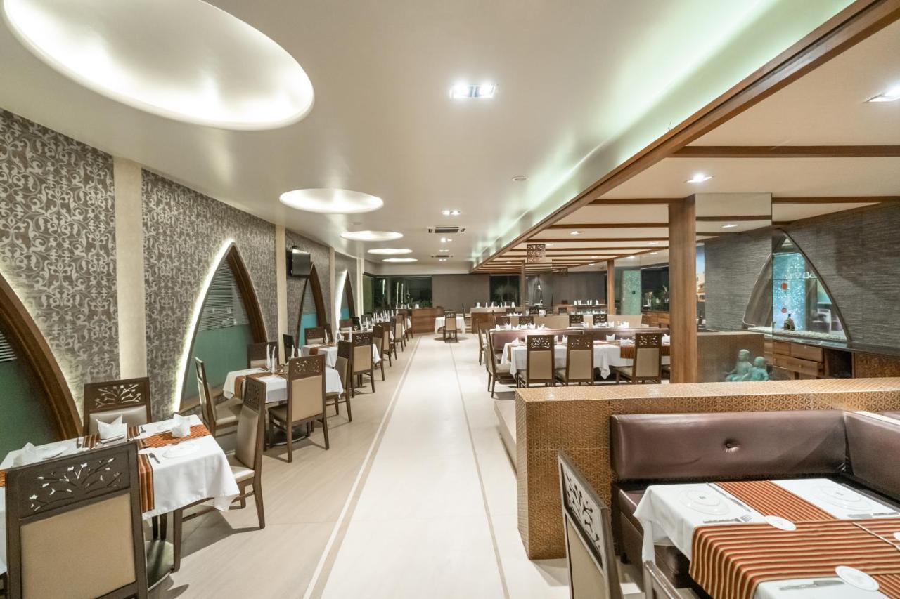 Neelams The Grand Hotel Calangute Bagian luar foto