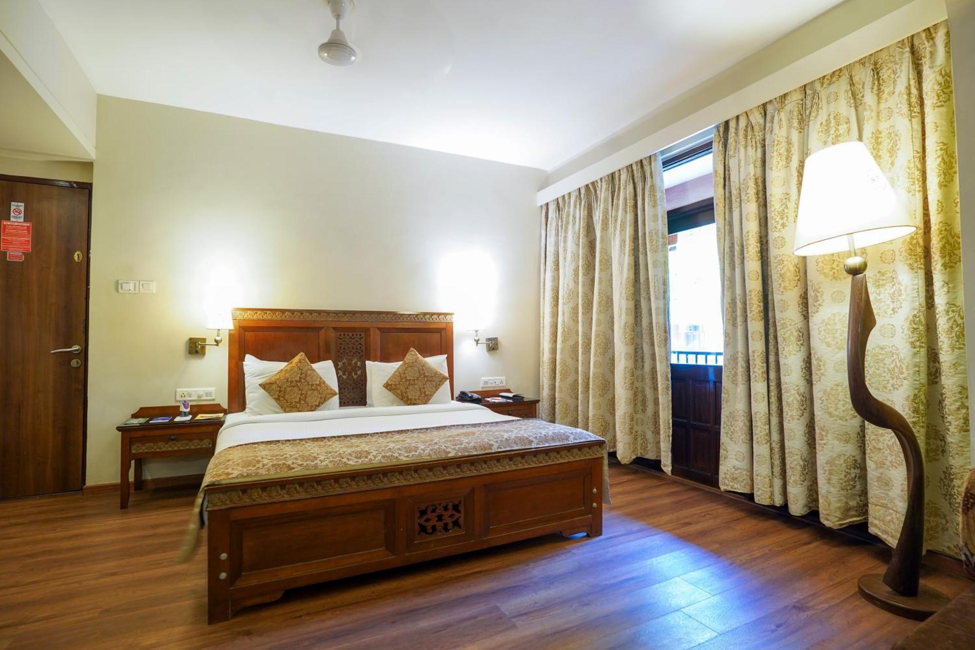 Neelams The Grand Hotel Calangute Bagian luar foto
