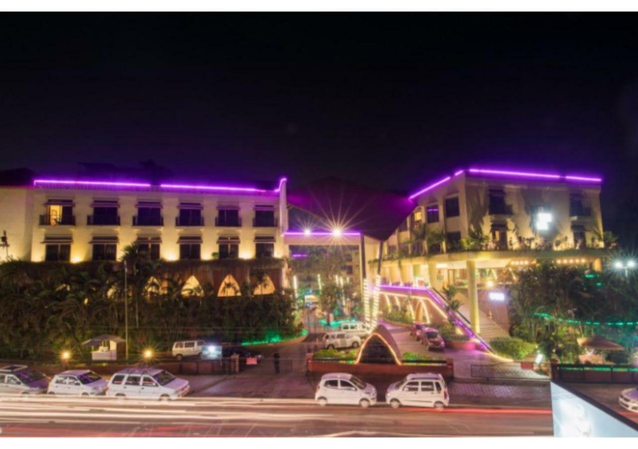 Neelams The Grand Hotel Calangute Bagian luar foto