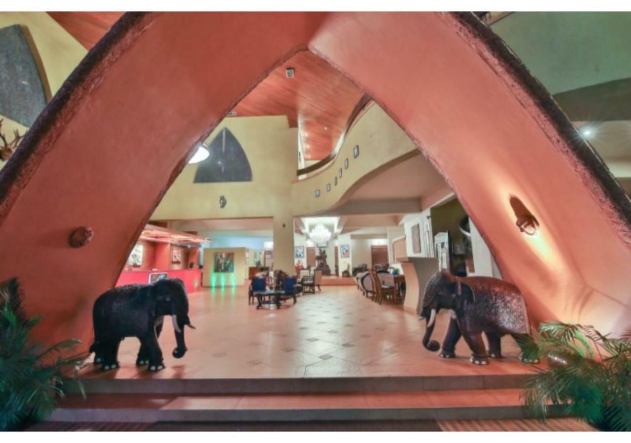 Neelams The Grand Hotel Calangute Bagian luar foto