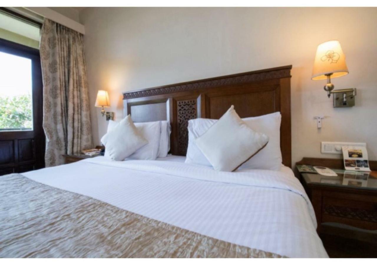 Neelams The Grand Hotel Calangute Bagian luar foto
