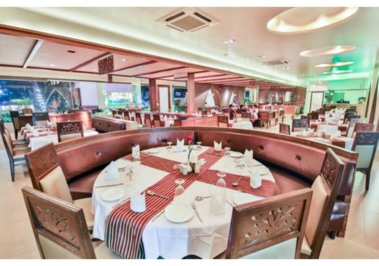 Neelams The Grand Hotel Calangute Bagian luar foto