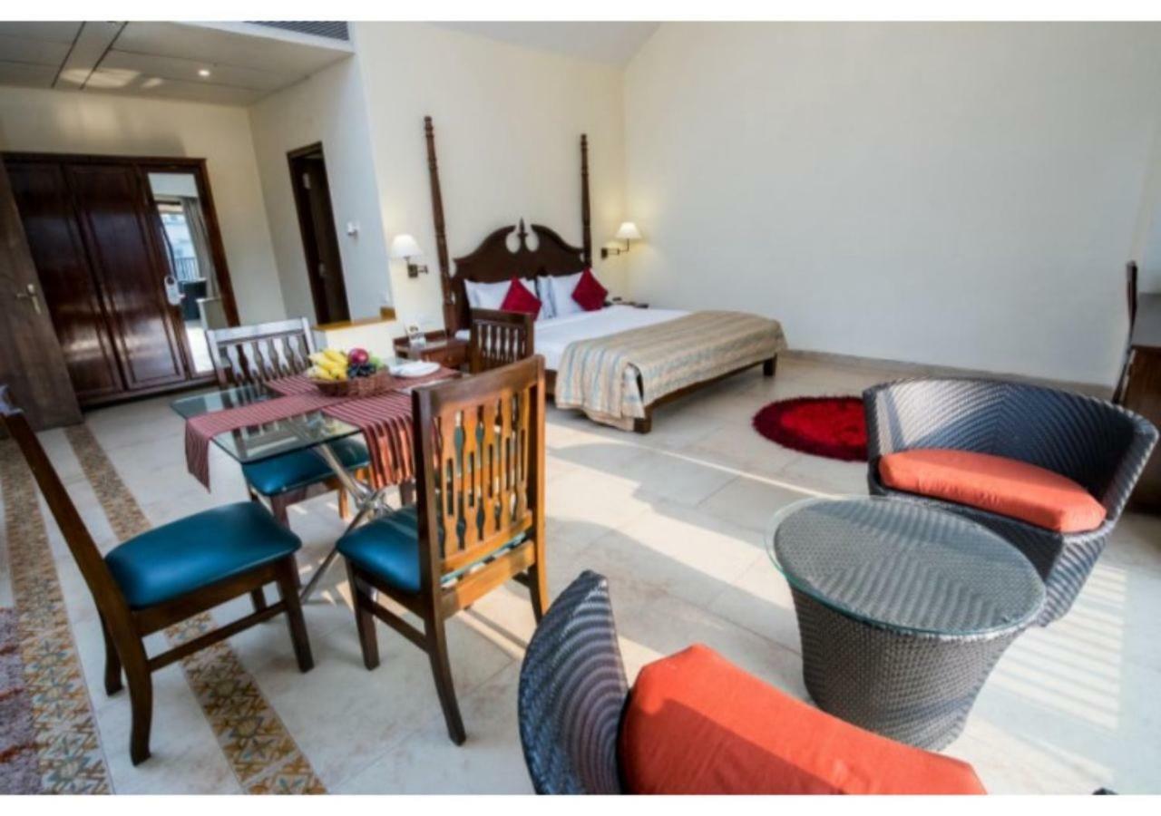 Neelams The Grand Hotel Calangute Bagian luar foto
